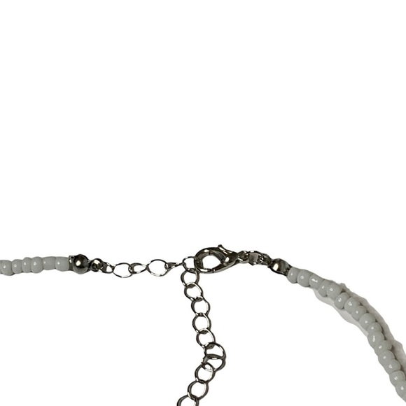 Beaded flower necklace - Picture 5 of 5